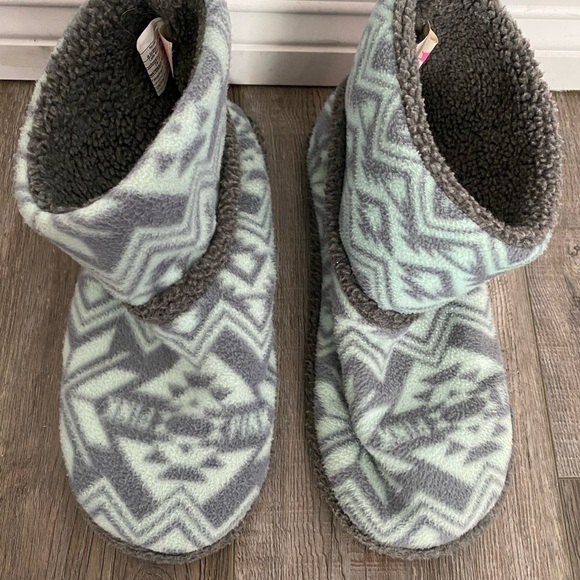 PINK Victoria's Secret 7 Blue Aztec Southwest Print Fuzzy Slippers House Shoes - Picture 2 of 7